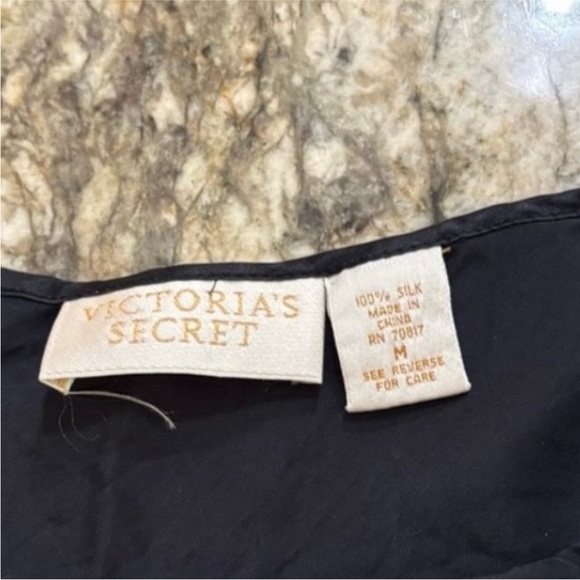 Victoria’s Secret 100% silk top - Picture 3 of 3